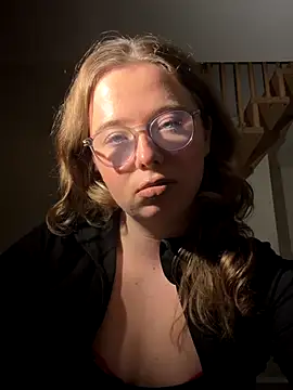 Snapshot of GermanRose chatting on December 15, 2025, 7:31 pm GermanRose online show from December 15, 2025, 7:31 pm