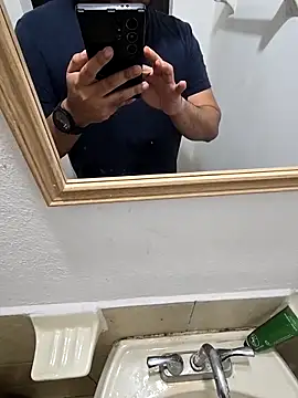 CharlyyX online show from December 4, 2025, 2:10 am