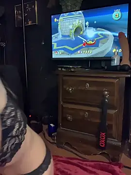 Snapshot of xoxosluttygirl chatting on December 21, 2025, 10:21 pm xoxosluttygirl online show from December 21, 2025, 10:21 pm