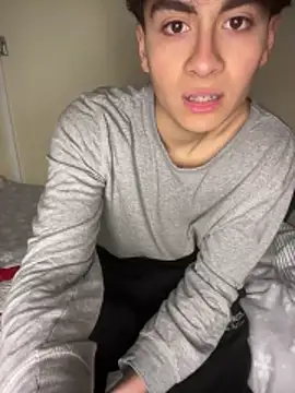 hungspanishtwink online show from March 27, 2026, 12:39 pm