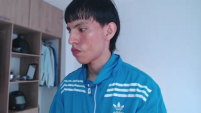 Snapshot of andrew_courtzz chatting on February 6, 2026, 7:54 pm andrew courtzz online show from February 6, 2026, 7:54 pm