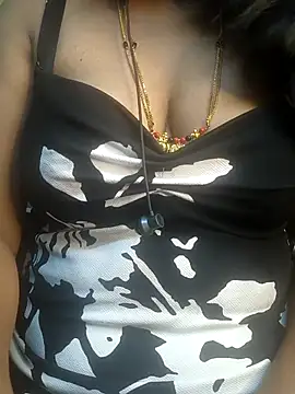 Preeti345 online show from April 28, 2026, 5:34 am