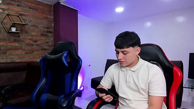 HotThreesoome online show from February 21, 2026, 12:18 pm