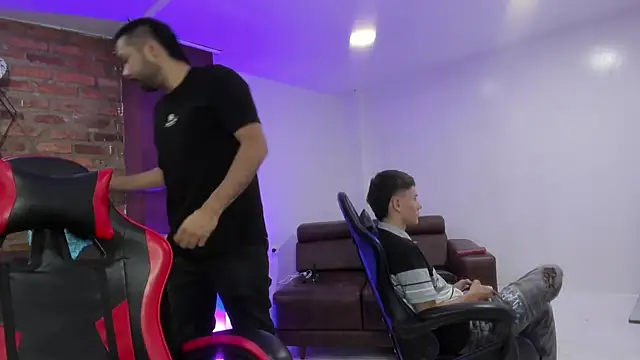 HotThreesoome online show from January 7, 2026, 1:16 pm