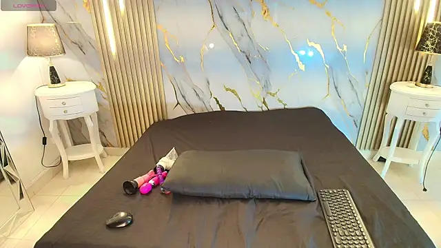 AprillRoss online show from April 14, 2026, 1:38 pm