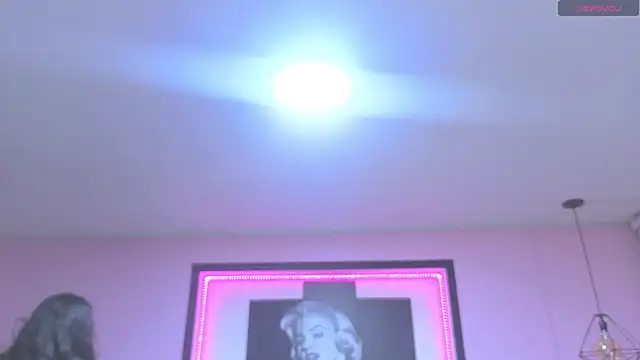 Sara valderrama  online show from February 19, 2026, 12:02 pm