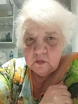 HapinessLovee online show from April 14, 2026, 7:52 pm