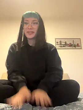 kiraquiin online show from December 17, 2025, 3:06 pm