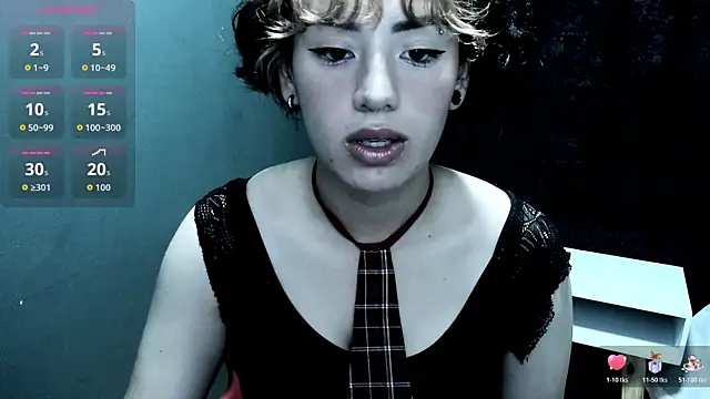 Kiara Fox   online show from December 18, 2025, 12:53 pm