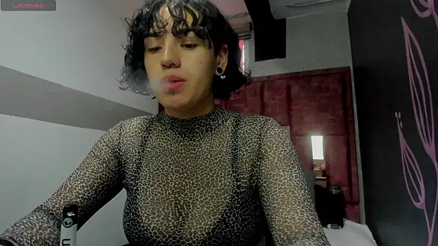 Snapshot of Kiara_Fox__ chatting on April 17, 2026, 9:17 pm Kiara Fox online show from April 17, 2026, 9:17 pm