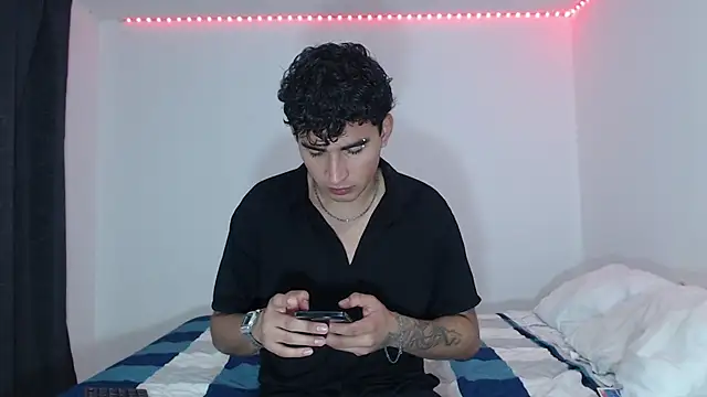 Dave hot1 online show from December 17, 2025, 4:50 am