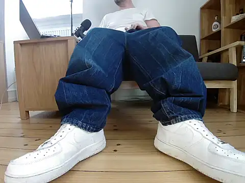 Snapshot of jonas_camboy chatting on May 4, 2026, 3:37 pm jonas camboy online show from May 4, 2026, 3:37 pm