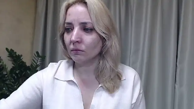 Snapshot of sweetpussy chatting on November 7, 2025, 3:49 pm sweetpussy online show from November 7, 2025, 3:49 pm