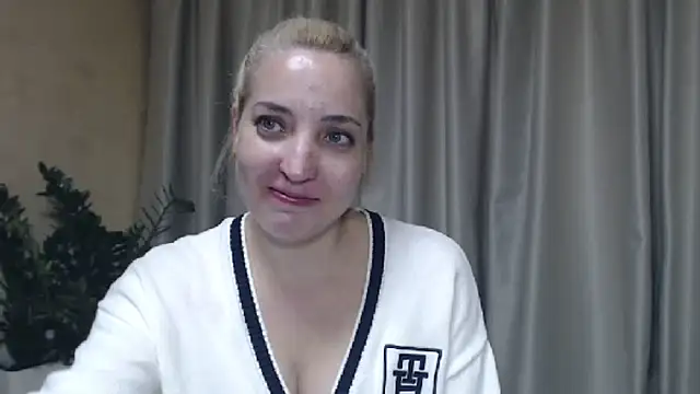 Snapshot of sweetpussy chatting on October 7, 2025, 10:05 am sweetpussy online show from October 7, 2025, 10:05 am