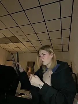 Milly-Kiss online show from January 7, 2026, 7:41 pm