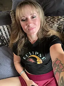 alluringpixie online show from March 27, 2026, 2:51 pm