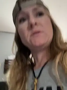 alluringpixie online show from March 26, 2026, 2:04 pm