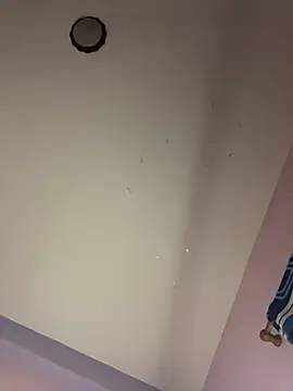 Snapshot of _Laurentt_ chatting on February 9, 2026, 11:03 pm Laurentt online show from February 9, 2026, 11:03 pm