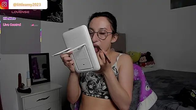 Snapshot of little__ammy chatting on February 22, 2026, 9:05 pm little ammy online show from February 22, 2026, 9:05 pm