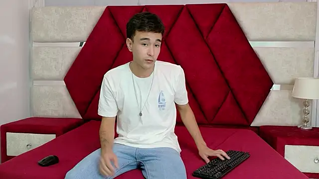 KathyAiden online show from January 5, 2026, 6:55 pm