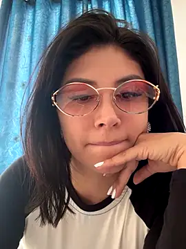 Snapshot of GennaJames_ chatting on December 13, 2025, 9:10 pm GennaJames online show from December 13, 2025, 9:10 pm