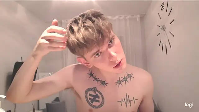 Snapshot of Fredd_Xanders chatting on June 2, 2026, 10:43 pm Fredd Xanders online show from June 2, 2026, 10:43 pm