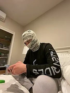 phantom898983 online show from April 5, 2026, 7:37 am