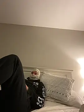 Snapshot of phantom898983 chatting on February 25, 2026, 1:39 am phantom898983 online show from February 25, 2026, 1:39 am