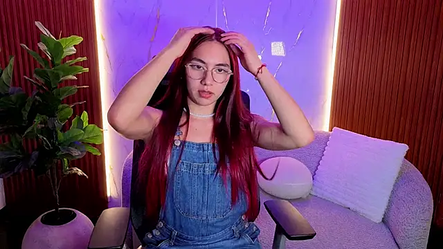 Snapshot of scarlettvg chatting on December 5, 2025, 4:33 am scarlettvg online show from December 5, 2025, 4:33 am