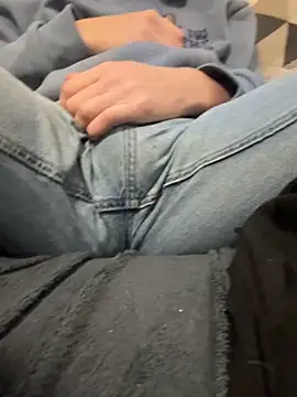 Snapshot of kiki_titanfr chatting on December 5, 2025, 5:28 am kiki titanfr online show from December 5, 2025, 5:28 am