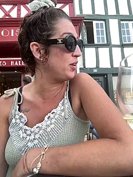 Deborahoff online show from June 17, 2026, 6:29 pm