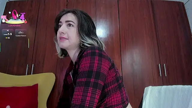 Snapshot of carly_grasso chatting on February 22, 2026, 3:02 pm carly grasso online show from February 22, 2026, 3:02 pm