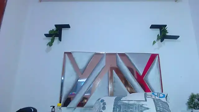 Snapshot of ElyThonsom chatting on December 15, 2025, 12:44 pm ElyThonsom online show from December 15, 2025, 12:44 pm