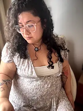 VanesssaMilf  online show from March 13, 2026, 9:42 pm