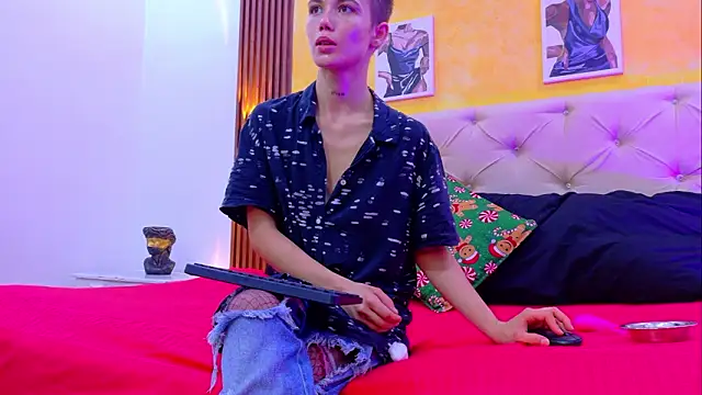 mia collin  online show from February 24, 2026, 4:08 pm