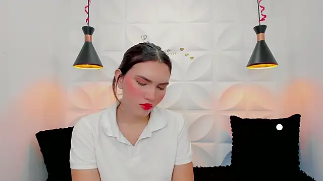 valeriecute18 online show from February 17, 2026, 8:06 pm