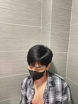 kimze7 online show from April 2, 2026, 2:46 pm