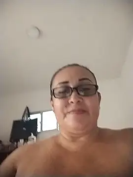 Snapshot of Nini_Love_ chatting on June 11, 2026, 5:04 am Nini Love online show from June 11, 2026, 5:04 am