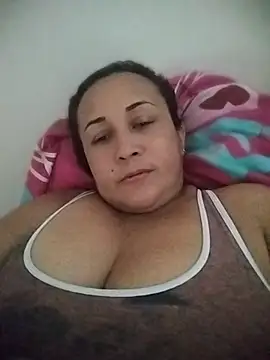 Nini Love  online show from May 18, 2026, 4:34 pm