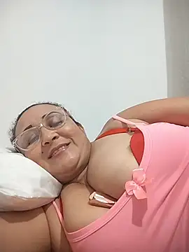 Snapshot of Nini_Love_ chatting on February 2, 2026, 5:50 am Nini Love online show from February 2, 2026, 5:50 am