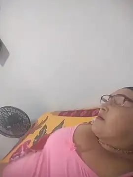 Nini Love  online show from March 6, 2026, 2:06 am