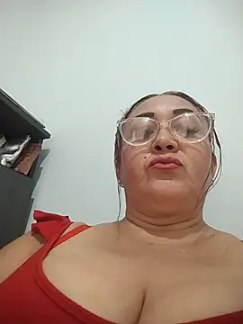 Snapshot of Nini_Love_ chatting on February 13, 2026, 10:21 pm Nini Love online show from February 13, 2026, 10:21 pm