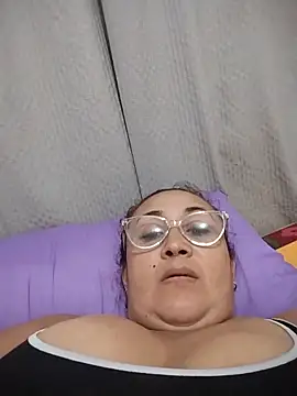 Snapshot of Nini_Love_ chatting on February 18, 2026, 2:20 am Nini Love online show from February 18, 2026, 2:20 am