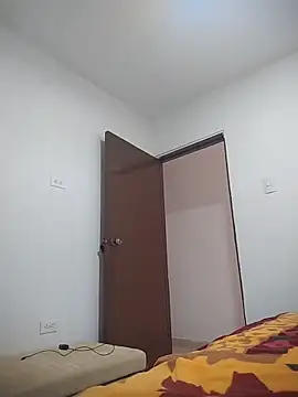 Snapshot of Nini_Love_ chatting on March 1, 2026, 5:02 pm Nini Love online show from March 1, 2026, 5:02 pm