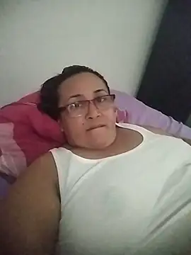 Nini Love  online show from April 15, 2026, 7:29 pm