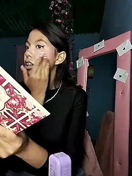 Snapshot of Princess_elia chatting on April 7, 2026, 9:49 pm Princess elia online show from April 7, 2026, 9:49 pm