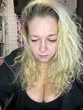 JenniferCarmen online show from March 10, 2026, 2:59 am