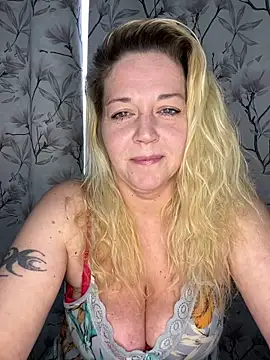 JenniferCarmen online show from April 19, 2026, 7:09 am