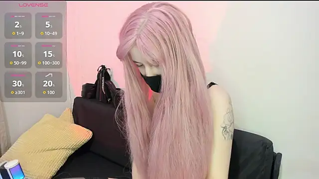 DELAYLALEAA online show from January 18, 2026, 3:37 pm