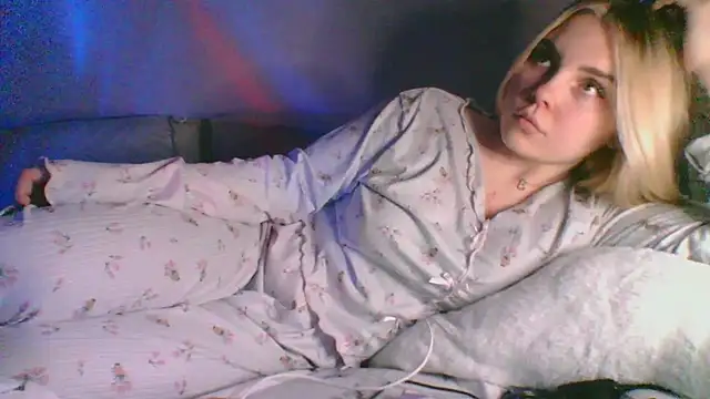 kit katiki1 online show from December 17, 2025, 1:54 am